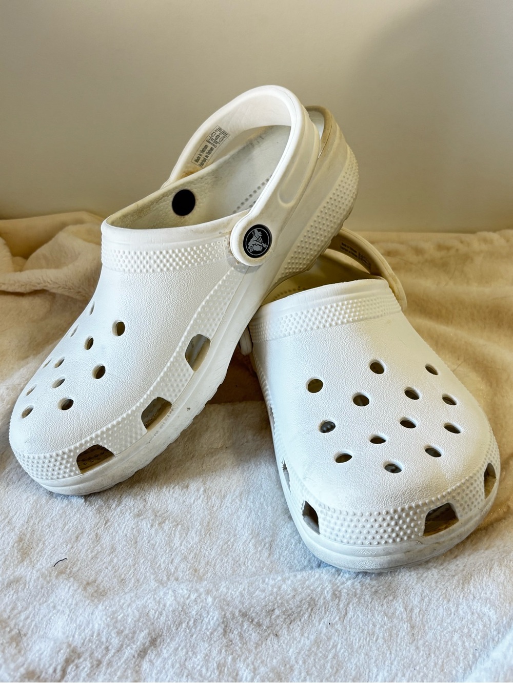 Classic White Crocs Clogs in Women's Size 7 / Men's Size 5